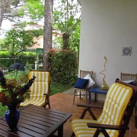 Beautiful Single With Spacious Private Garden Villa